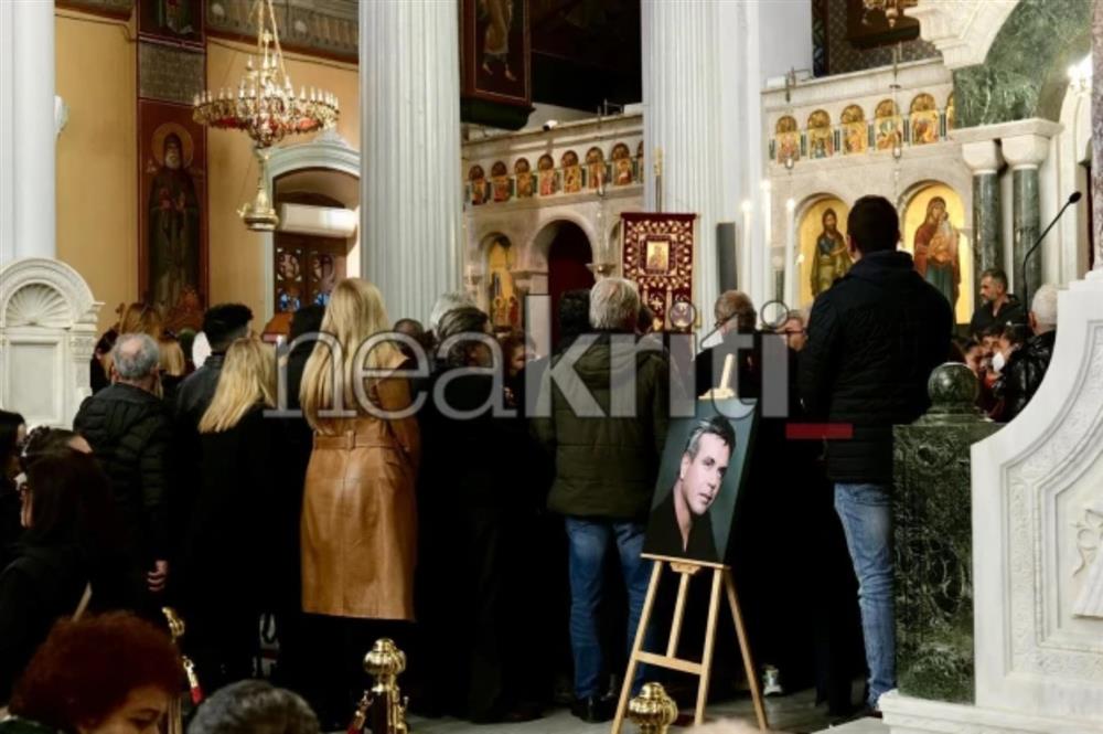 Μανώλης - Λιδάκης - κηδεία - τραγουδιστής