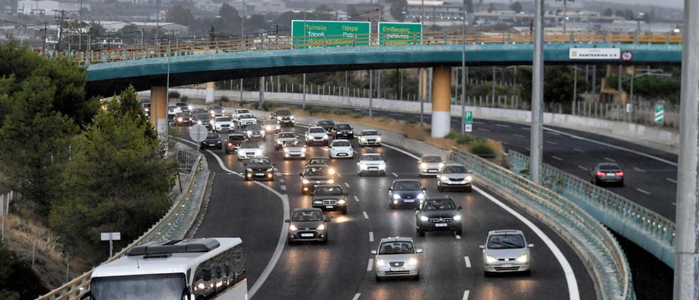 Ουρές χιλιομέτρων στην Αθηνών - Λαμίας