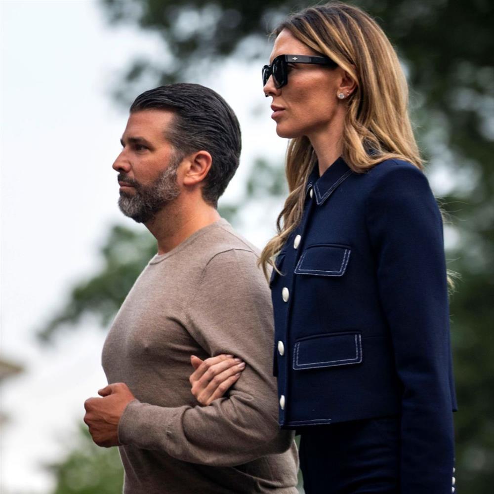 Ντόναλντ Τραμπ Τζούνιορ: Αρραβωνιάστηκε την Μπετίνα Άντερσον, μέλος της κοσμικής κοινωνίας του Παλμ Μπιτς