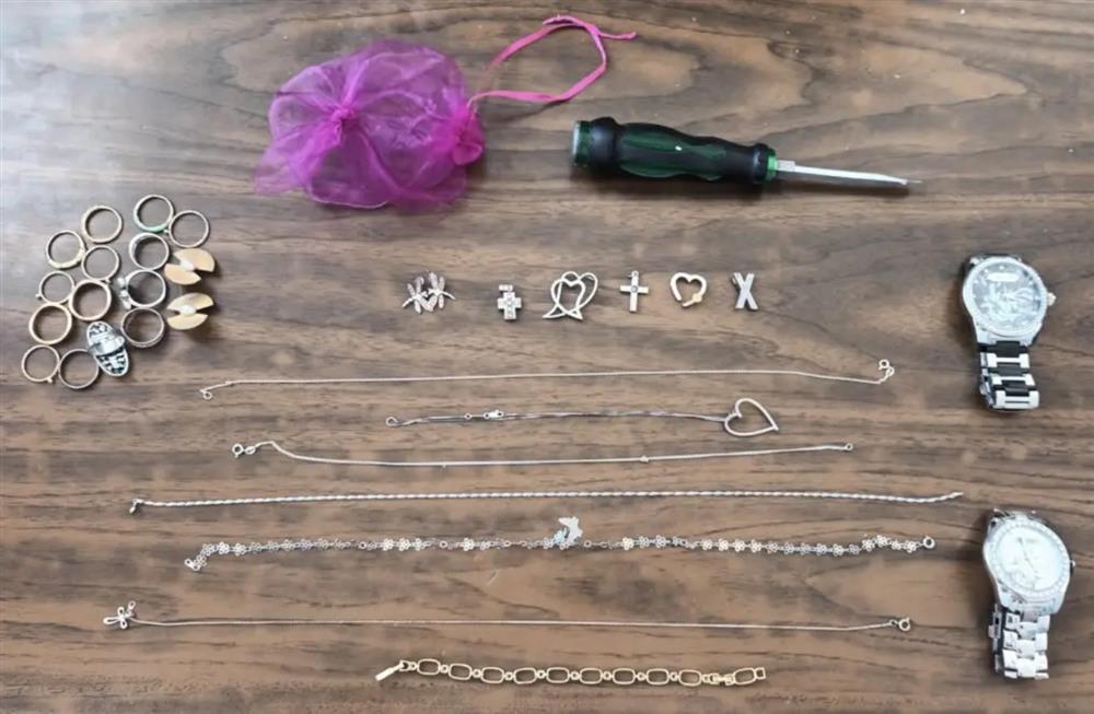 Ίλιον - κλοπές