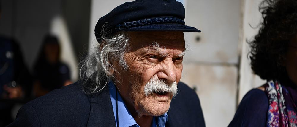 Μανώλης Γλέζος
