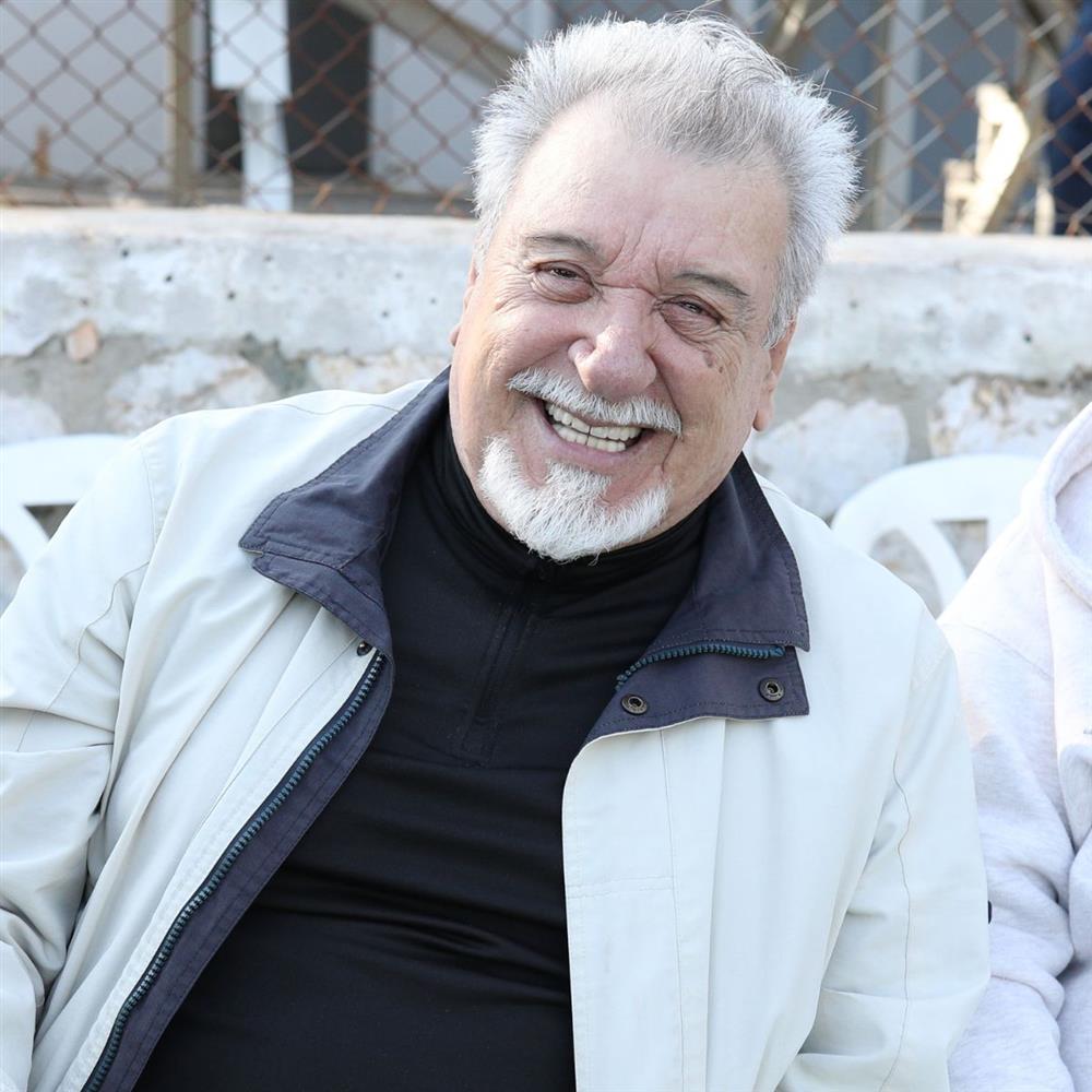 Ο Τάσος Χαλκιάς για τον πατέρα του: "Με έδερνε γιατί έπρεπε να με δείρει, όταν έκανα σαχλαμάρες έπρεπε να τις φάω"
