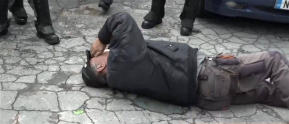 Θεσσαλονίκη: Ξέφυγε η κατάσταση ανάμεσα σε αγρότες και αστυνομικούς - Αγρότης δέχθηκε χημικά (βίντεο)