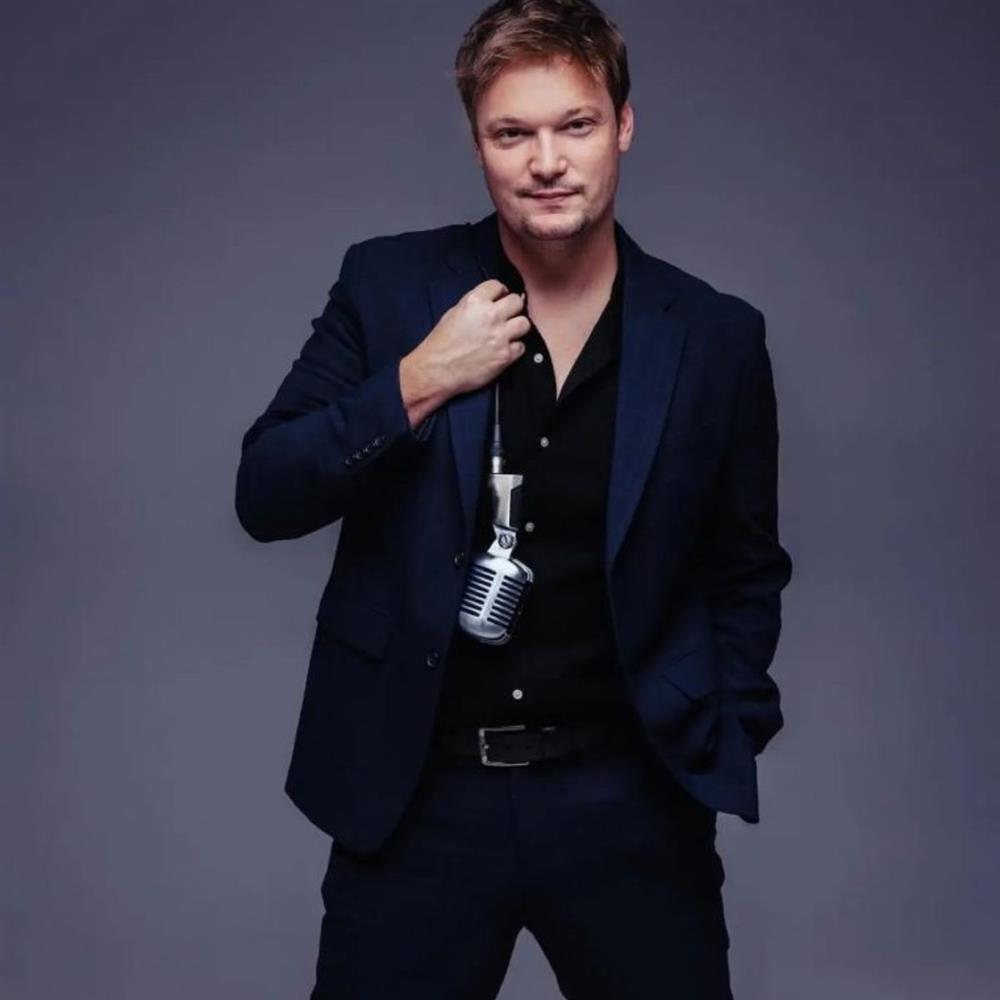 Andy Nicolas: Αυτός είναι ο υποψήφιος του ελληνικού τελικού της Eurovision που καταδικάστηκε σε 6 χρόνια φυλάκισης για τον βιασμό τουρίστριας