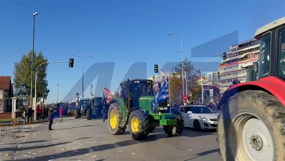 Αποχωρούν από το λιμάνι Θεσσαλονίκης οι αγρότες