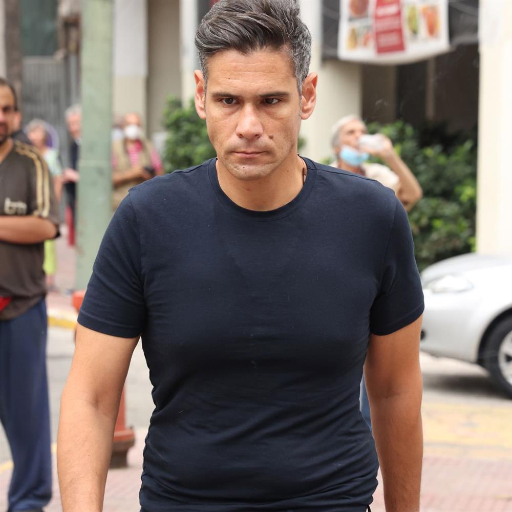 Δημήτρης Ουγγαρέζος: "Τις πρώτες μέρες βρήκα τον εαυτό μου να χάνεται μέσα στο αλκοόλ"