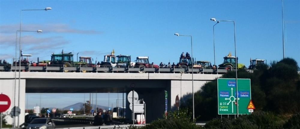 Καρδίτσα: Έσπασαν το μπλόκο της αστυνομίας με εκατοντάδες τρακτέρ οι αγρότες 