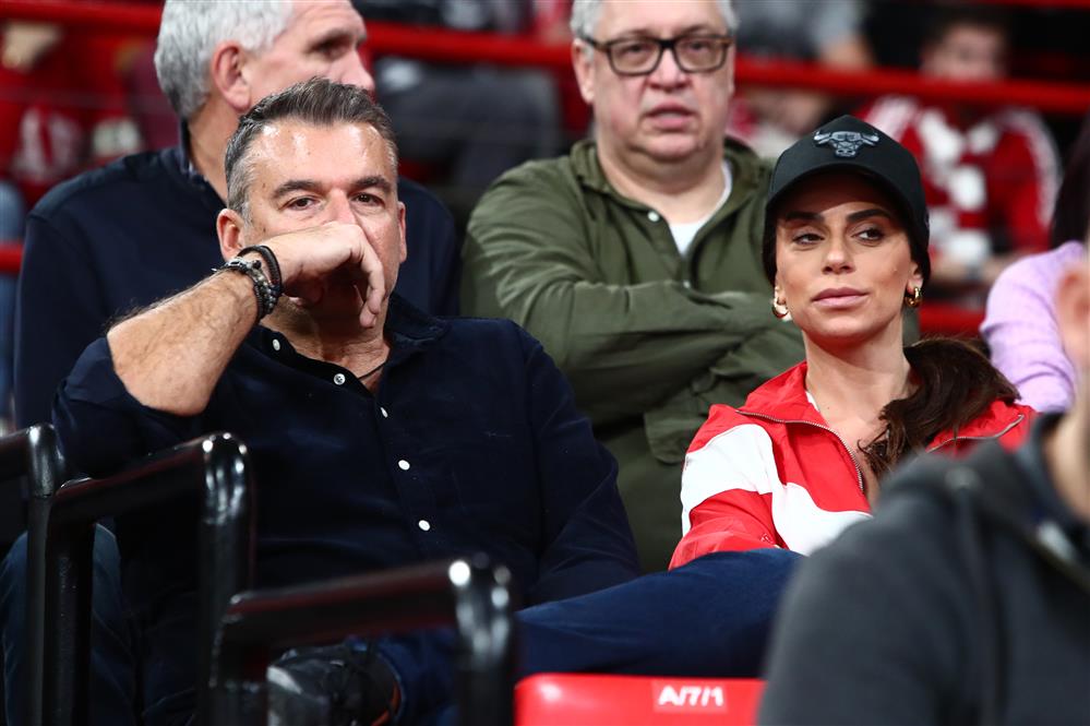 Γιώργος Λιάγκας & Μαρία Αντωνά: Σπάνια δημόσια εμφάνιση για το ζευγάρι στο γήπεδο (Φωτογραφίες)
