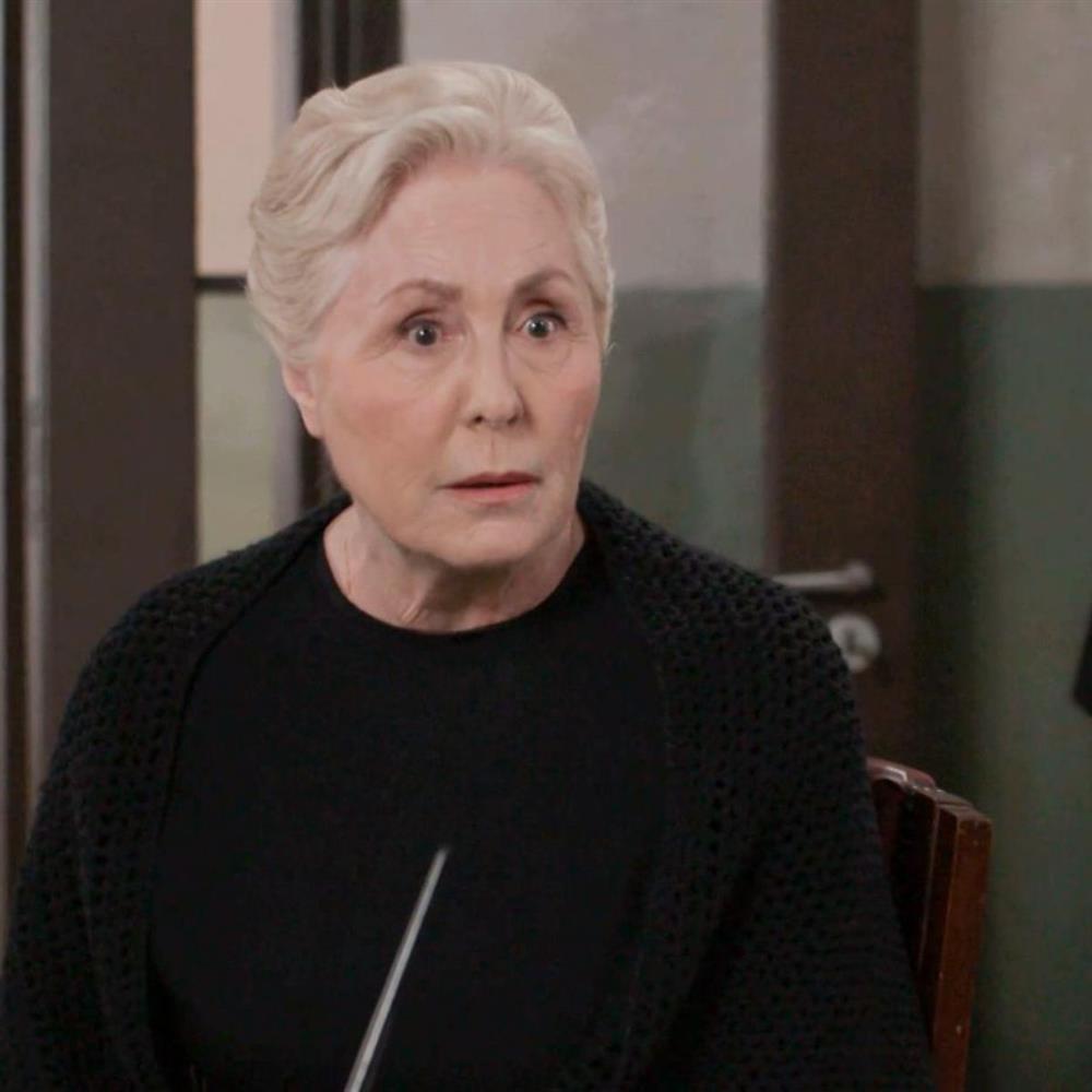 Στέλλα Παπαδημητρίου: Συγκλονίζει η "Θεοδώρα" του Grand Hotel για την απώλεια της μητέρας της - "Σαν παράπονο μέσα μου έχω ακόμα ότι..."