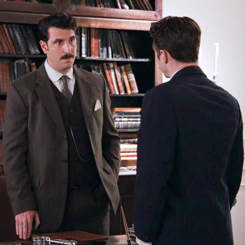 Grand Hotel: Ο Ρήγας διαβάζει το γράμμα στο οποίο ο Άρης κάνει ερωτική εξομολόγηση στην Αλίκη