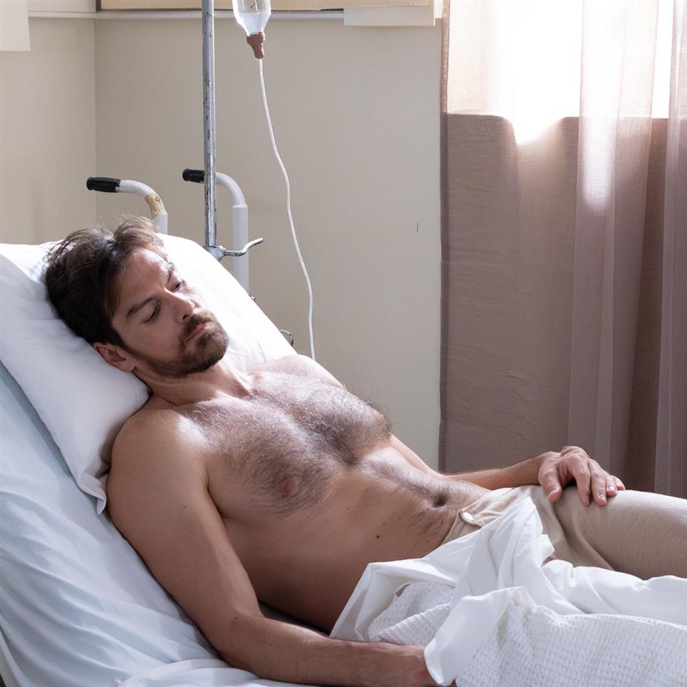 Grand Hotel: Ο Πέτρος αναρωτιέται γιατί η Αλίκη δεν είναι κοντά του