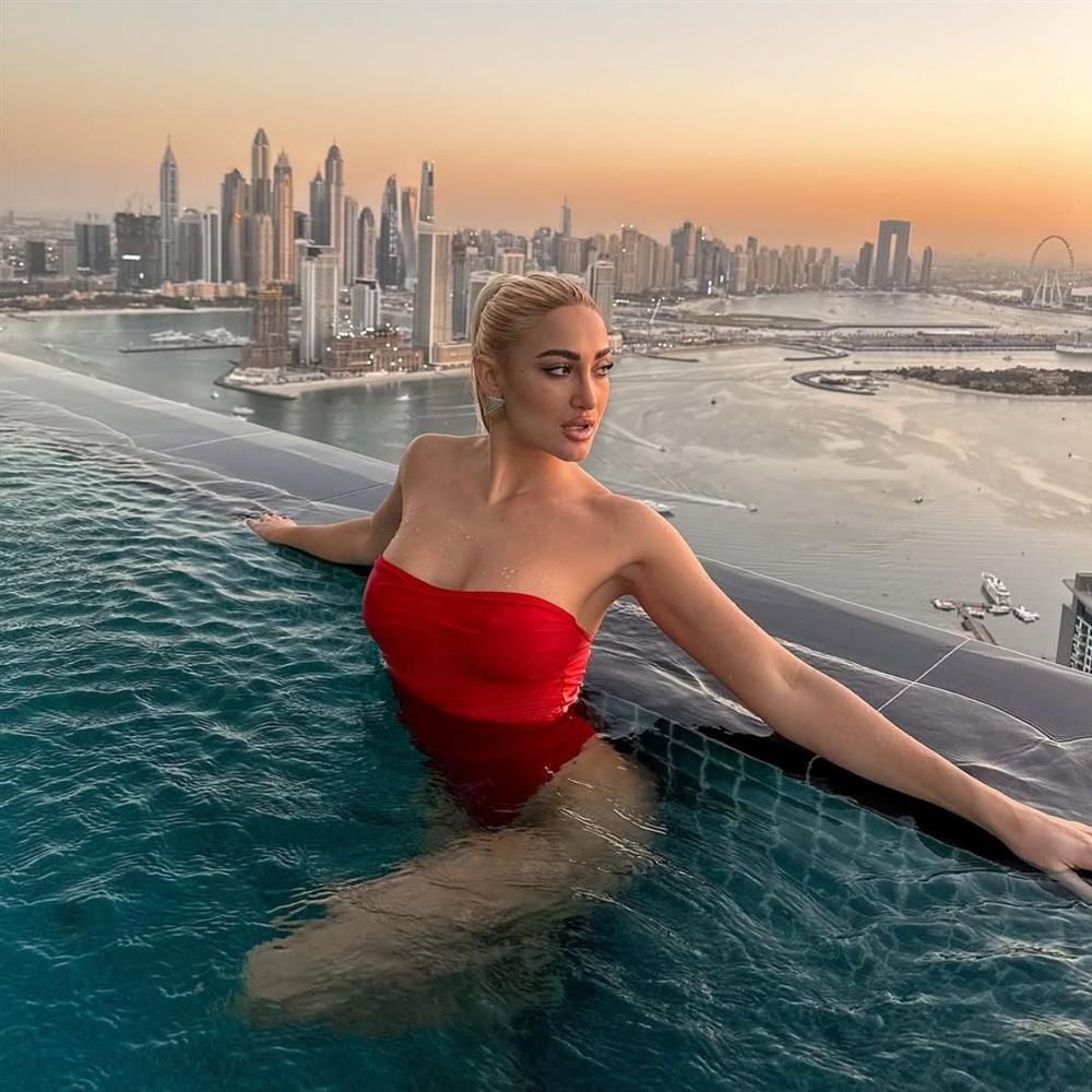 Ιωάννα Τούνη: Αντιδράσεις για τα βίντεο που ανέβασε από το Ντουμπάι την ώρα της συγκέντρωσης για τα Τέμπη