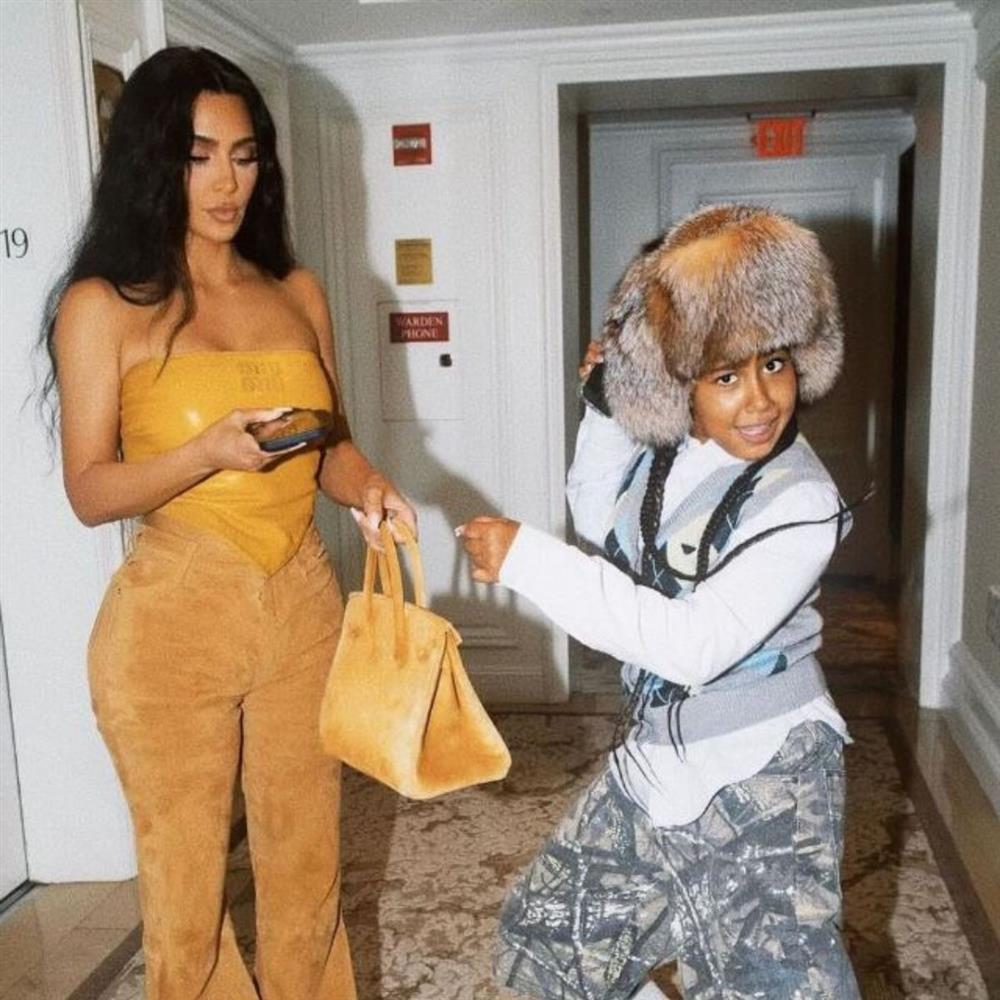 Κιμ Καρντάσιαν: Την "ξεμπρόστιασε" η κόρη της! "Έχει να μας μαγειρέψει δύο χρόνια"