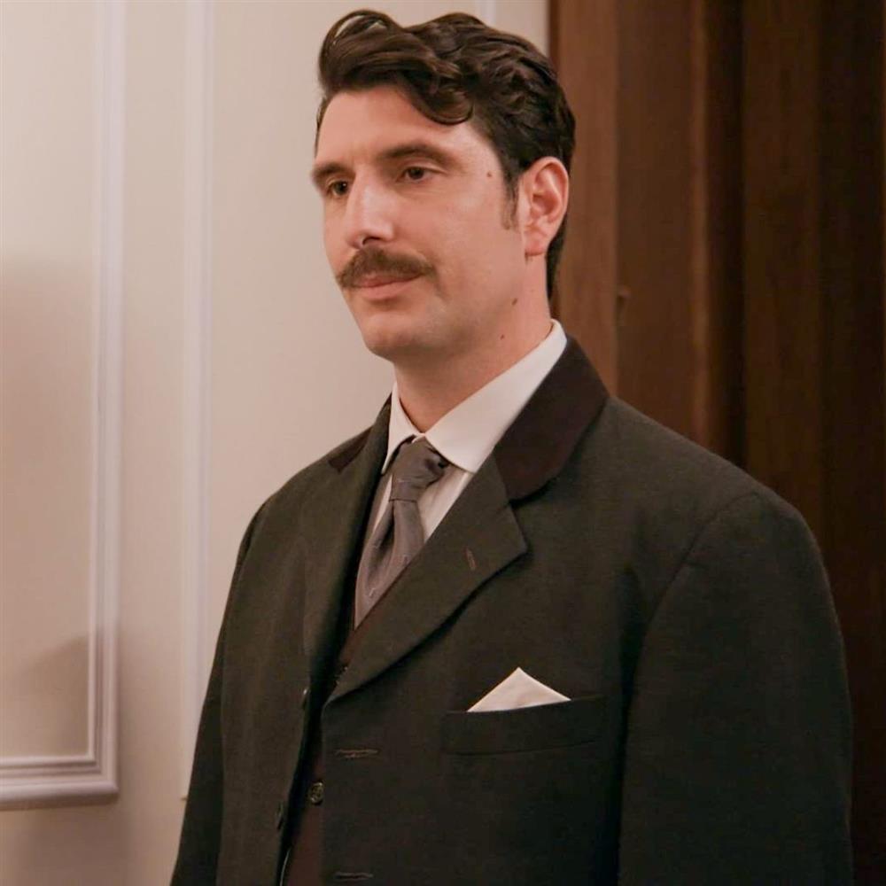 Grand Hotel: Εκτός εαυτού ο Ρήγας, κάνει σκηνή ζηλοτυπίας στην Κυβέλη