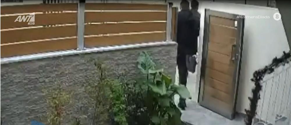 Χαϊδάρι: Προσποιούμενοι ότι έλεγαν τα κάλαντα έκλεψαν... παπούτσια