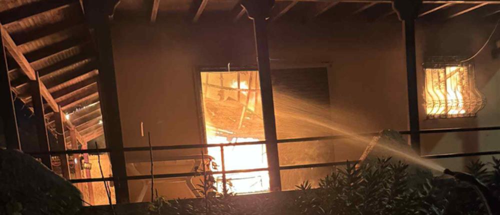 Φωτιά σε σπίτι στην Αρτέμιδα Φωτιά σε σπίτι στην Αρτέμιδα