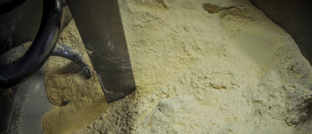 Εργατικό ατύχημα: Πιάστηκε το χέρι της σε μηχανή ζυμώματος