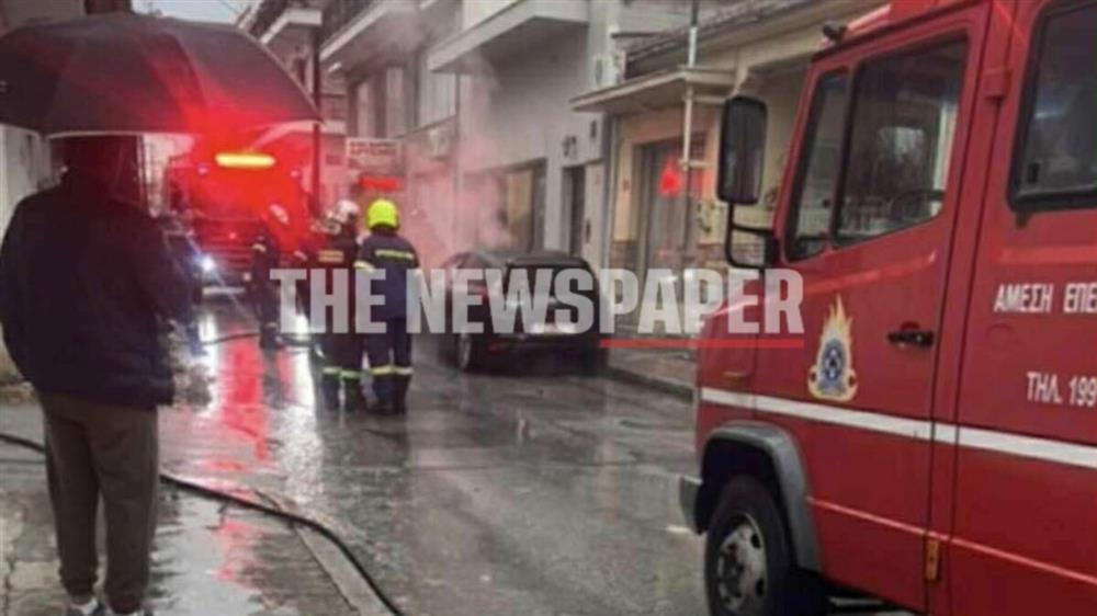 Βόλος - αυτοκίνητο - φωτιά Βόλος - αυτοκίνητο - φωτιά