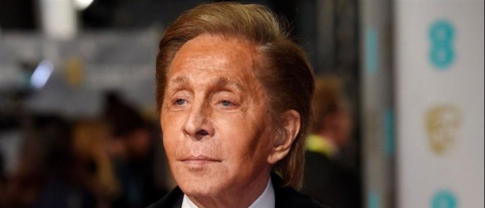 Βαλεντίνο: Σε λαϊκό προσκύνημα η σορός του σχεδιαστή μόδας στην Ιταλία