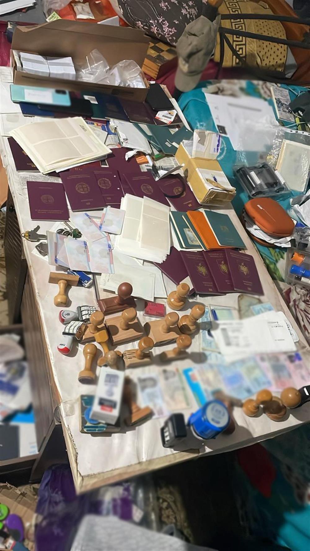 Κύκλωμα - Πλαστογραφία - Διακίνηση μεταναστών - ΕΛΑΣ