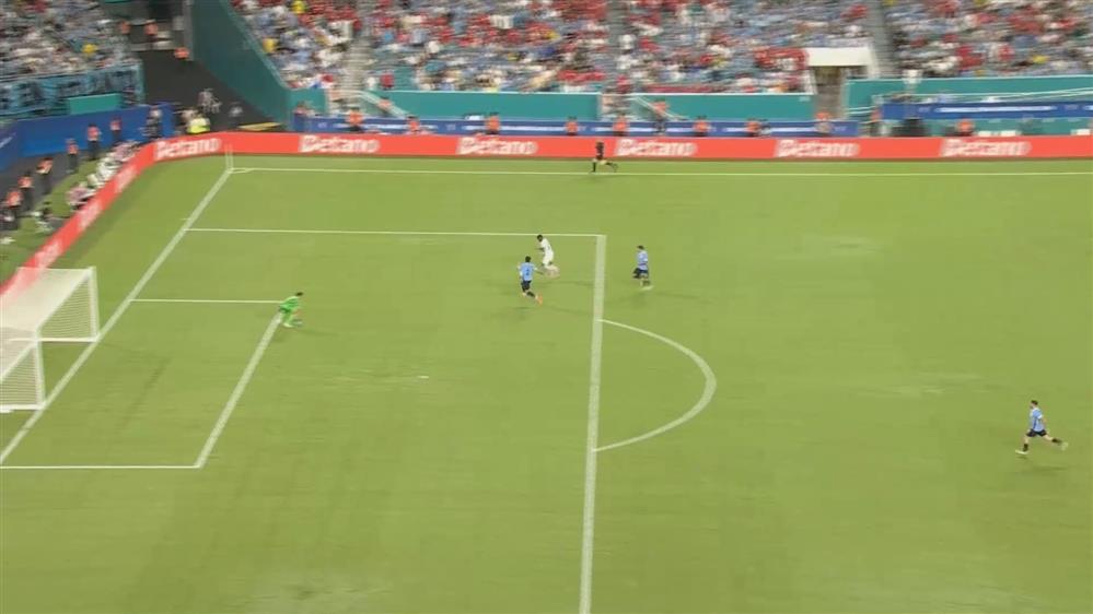 COPA AMERICA 2024| Ουρουγουάη - Παναμάς | O Φακάρδο δεν αξιοποιεί το λάθος των Ουρουγουανών αμυντικών και στέλνει την μπάλα άουτ