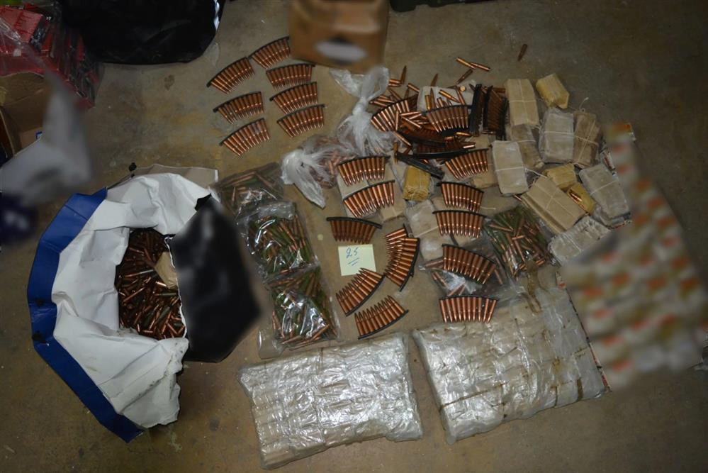 όπλα - οπλοστάσιο - περίστροφο - εκρηκτικά - ναρκωτικά όπλα - οπλοστάσιο - περίστροφο - εκρηκτικά - ναρκωτικά