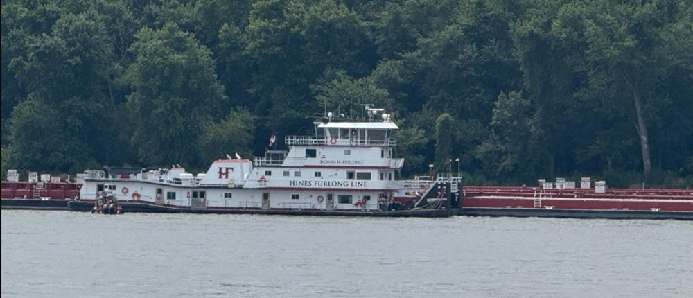 ΗΠΑ: Ελικόπτερο συνετρίβη σε φορτηγίδα στον ποταμό Μισισιπή (βίντεο)