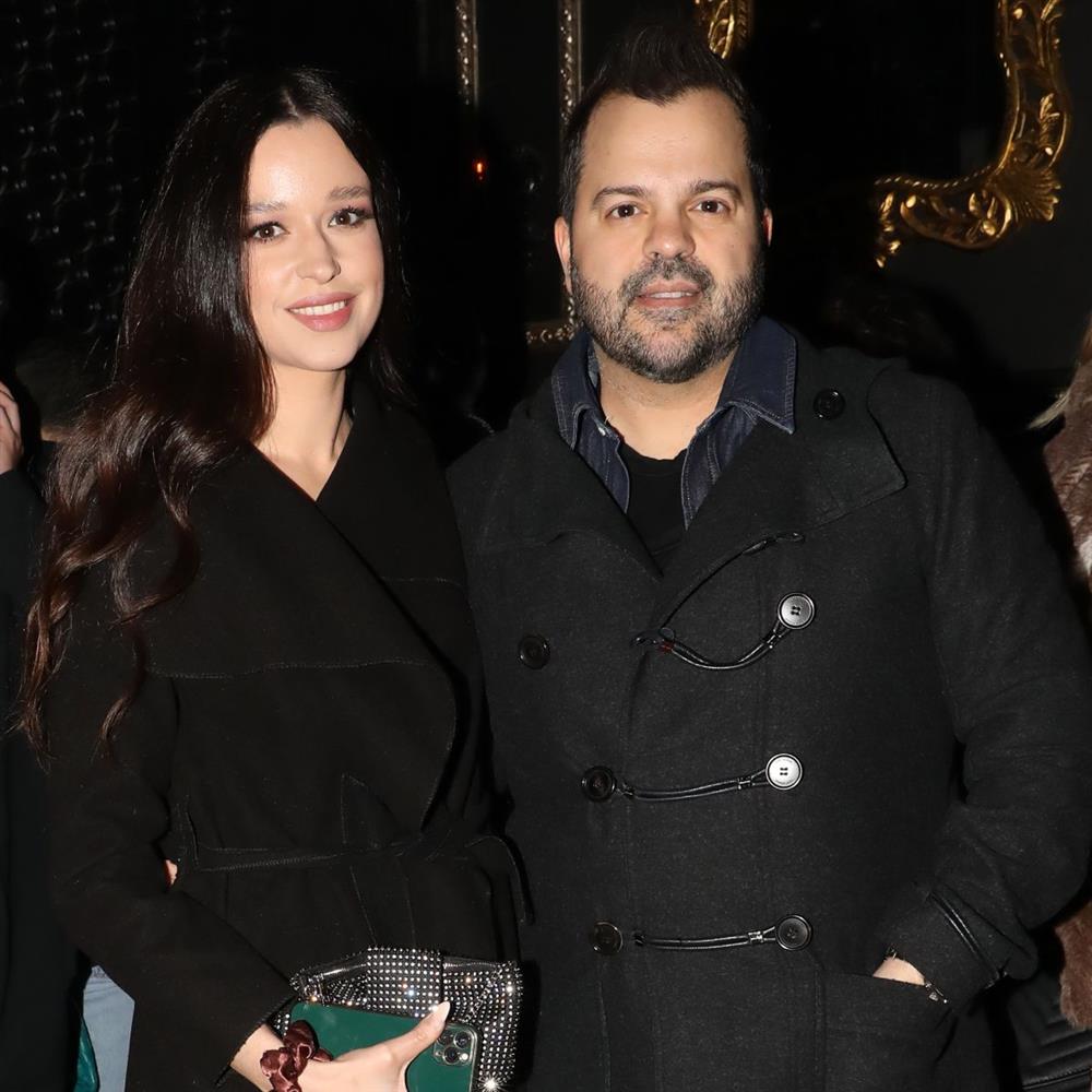 Νίκος Απέργης: Έγινε πατέρας για δεύτερη φορά - Η φωτογραφία με το νεογέννητο μέσα από το μαιευτήριο