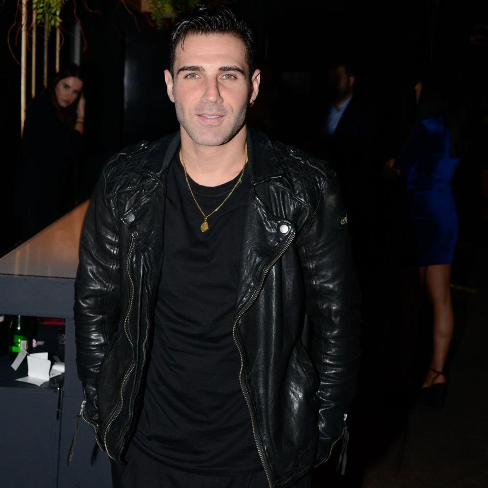 Πέτρος Ιακωβίδης: Ο λόγος που κρατά την προσωπική του ζωή μακριά από τα φώτα της δημοσιότητας - "Πιστεύω ότι ο καλλιτέχνης πρέπει να έχει σχέση"