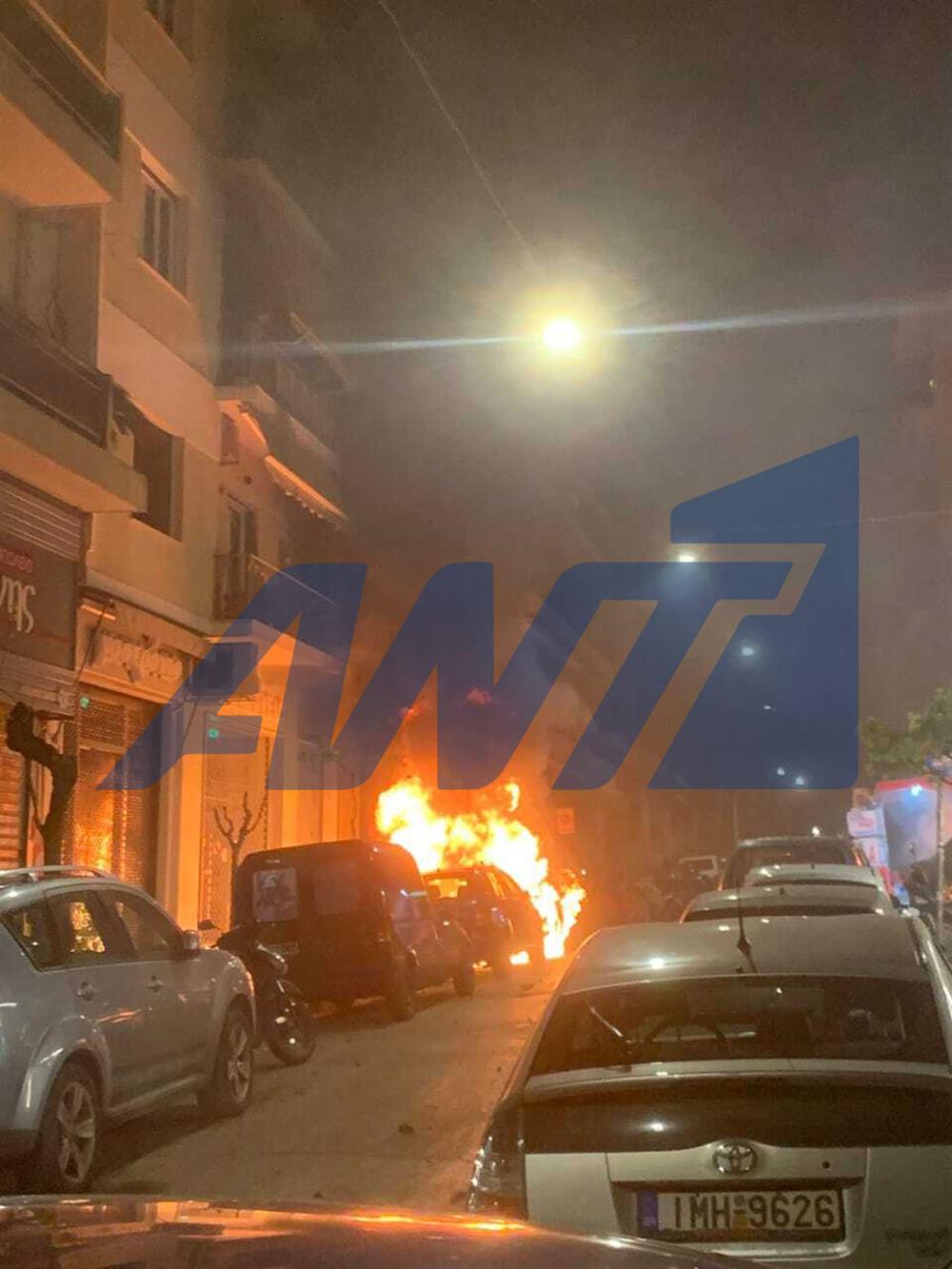 Εξάρχεια - Επεισόδια - φωτιά σε αμάξια