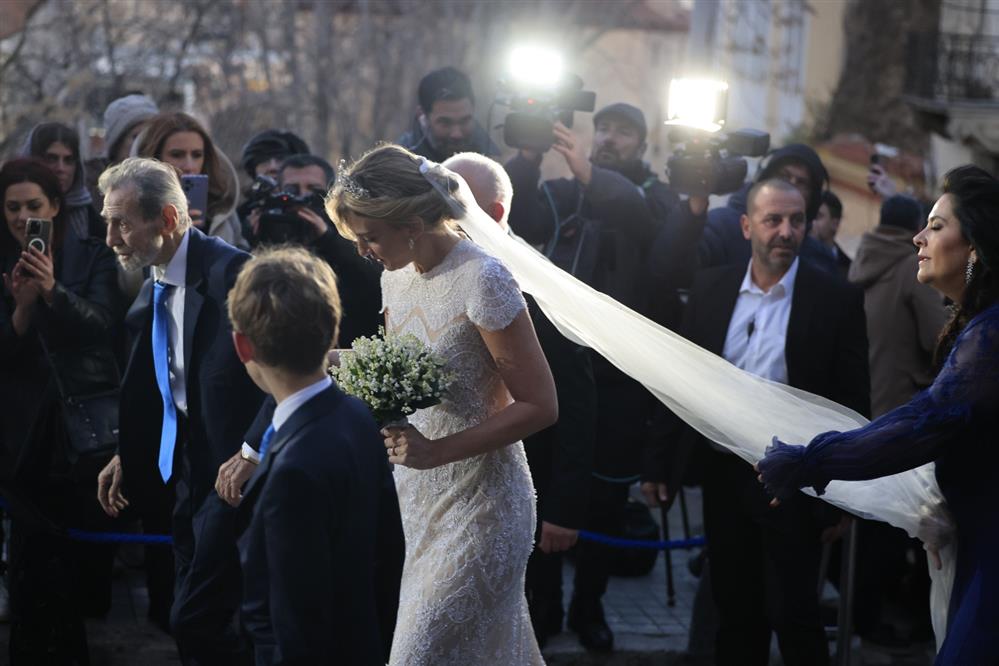 Χρυσή - Βαρδινογιάννη - γάμος - νυφικό Χρυσή - Βαρδινογιάννη - γάμος - νυφικό