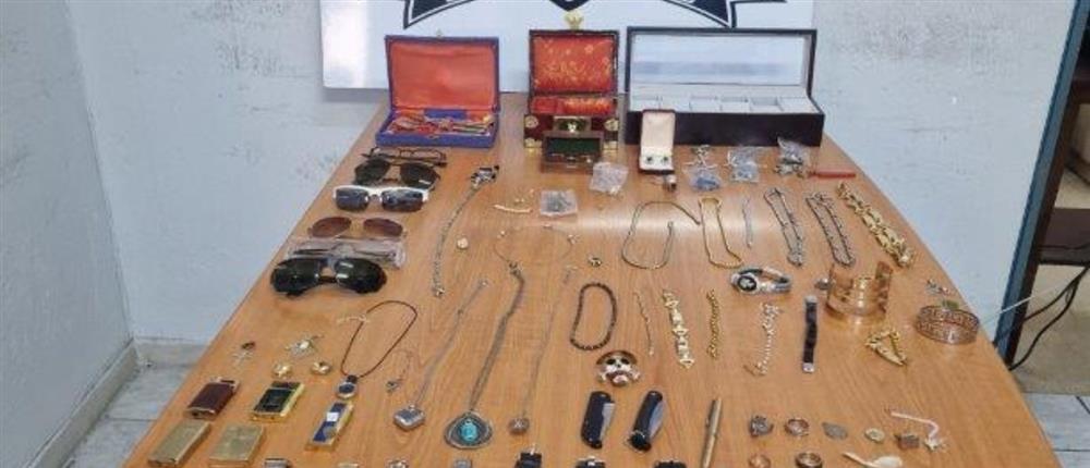 Νίκαια: Σύλληψη διαρρηκτών επ'  αυτοφώρω - Ο ιδιοκτήτης του σπιτιού τους έβλεπε live από κάμερα