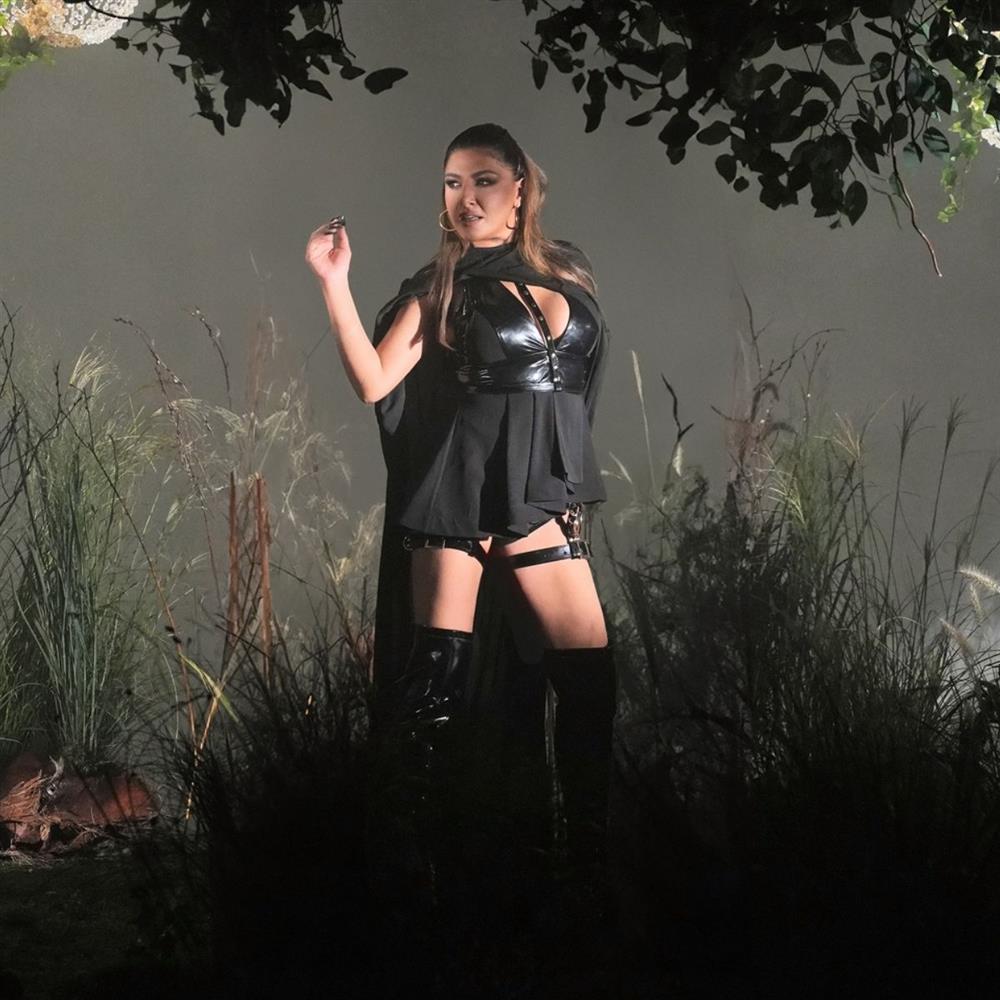 Έλενα Παπαρίζου