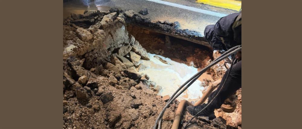 Καθίζηση στα Μελίσσια: Σοβαρή βλάβη σε αγωγό της ΕΥΔΑΠ - Διακοπή κυκλοφορίας στη Λεωφόρο Δημοκρατίας