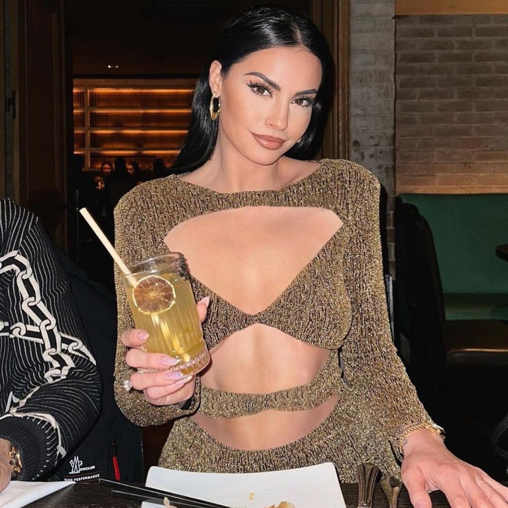 
Δήμητρα Αλεξανδράκη: Αποκάλυψε πρώτη φορά πόσα χρόνια είναι μαζί με τον σύζυγό της
