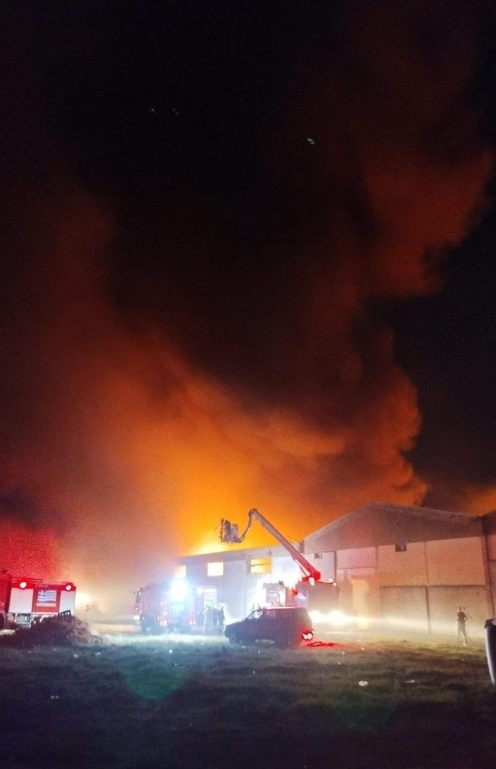 Αχαΐα - εργοστάσιο πλαστικών - φωτιά Αχαΐα - εργοστάσιο πλαστικών - φωτιά