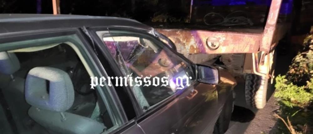 Σοβαρό τροχαίο στην Αλίαρτο : Ι.Χ. καρφώθηκε σε  καρότσα τρακτέρ