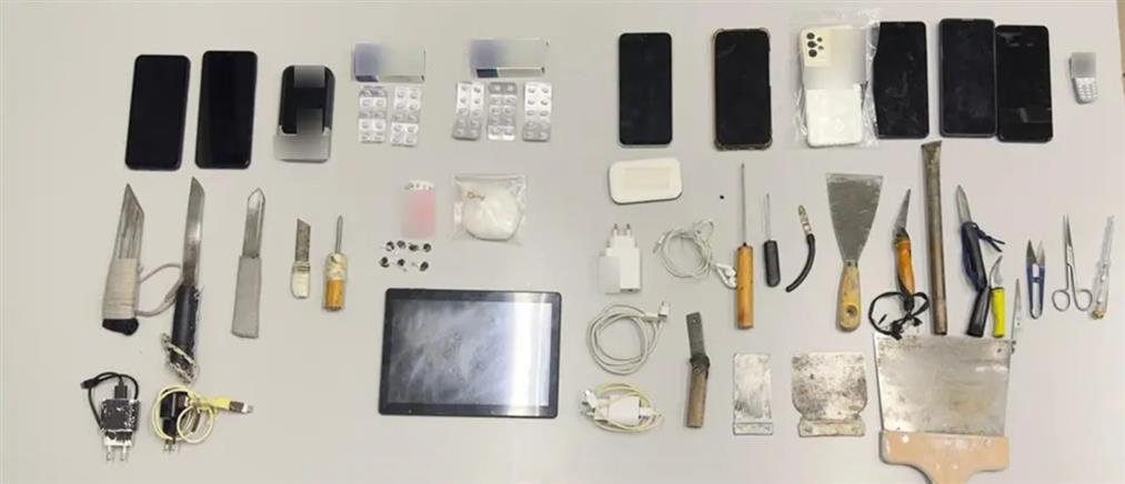 Έφοδος της ΕΛΑΣ στις φυλακές Μαλανδρίνου - Βρέθηκαν μαχαίρια, ναρκωτικά και κινητά τηλέφωνα