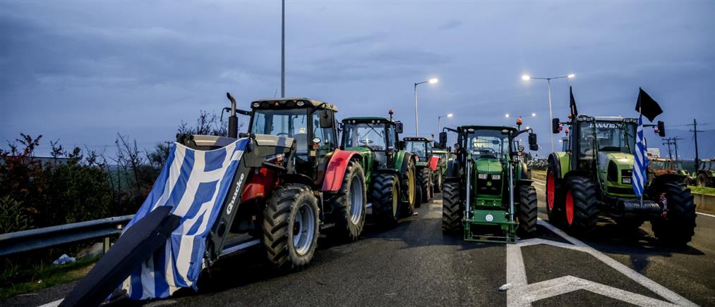 Κλιμακώνουν τις κινητοποιήσεις τους οι αγρότες σε Λάρισα και Λαμία