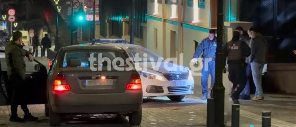 Θεσσαλονίκη: Επίθεση με μολότοφ σε περιπολικό (εικόνες)