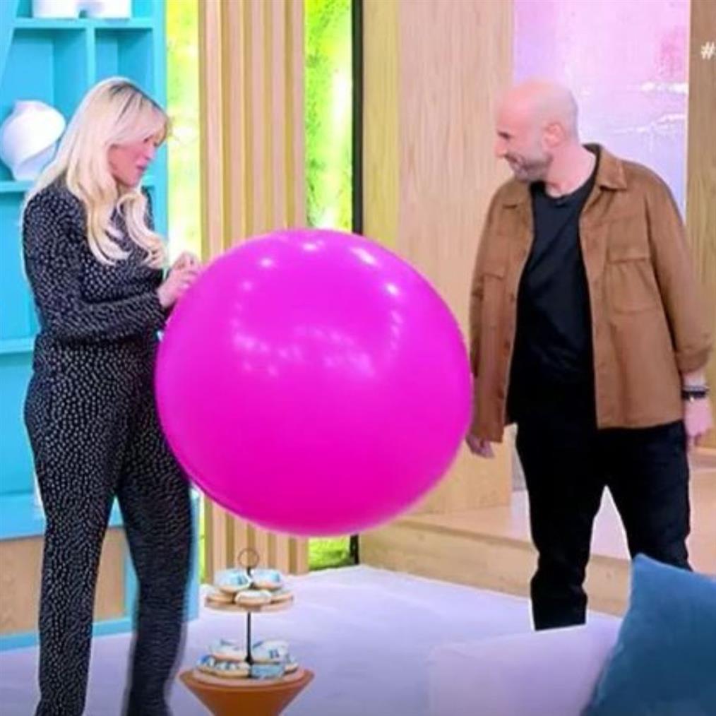 Κατερίνα Καινούργιου: Το ροζ μπαλόνι που δέχθηκε από τον καλεσμένο της και η ατάκα της - "Αυτό θα μείνει εδώ για πολύ καιρό"