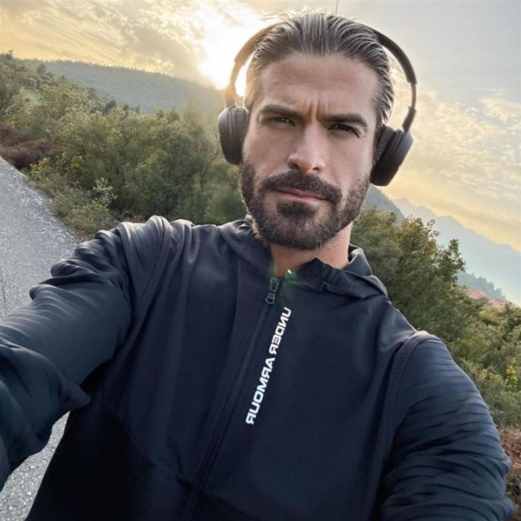 Άρης Μουγκοπέτρος: Δώρισε τα μαλλιά του σε καρκινοπαθείς - "Δεν είναι απλώς ένα κούρεμα, είναι μια πράξη προσφοράς"