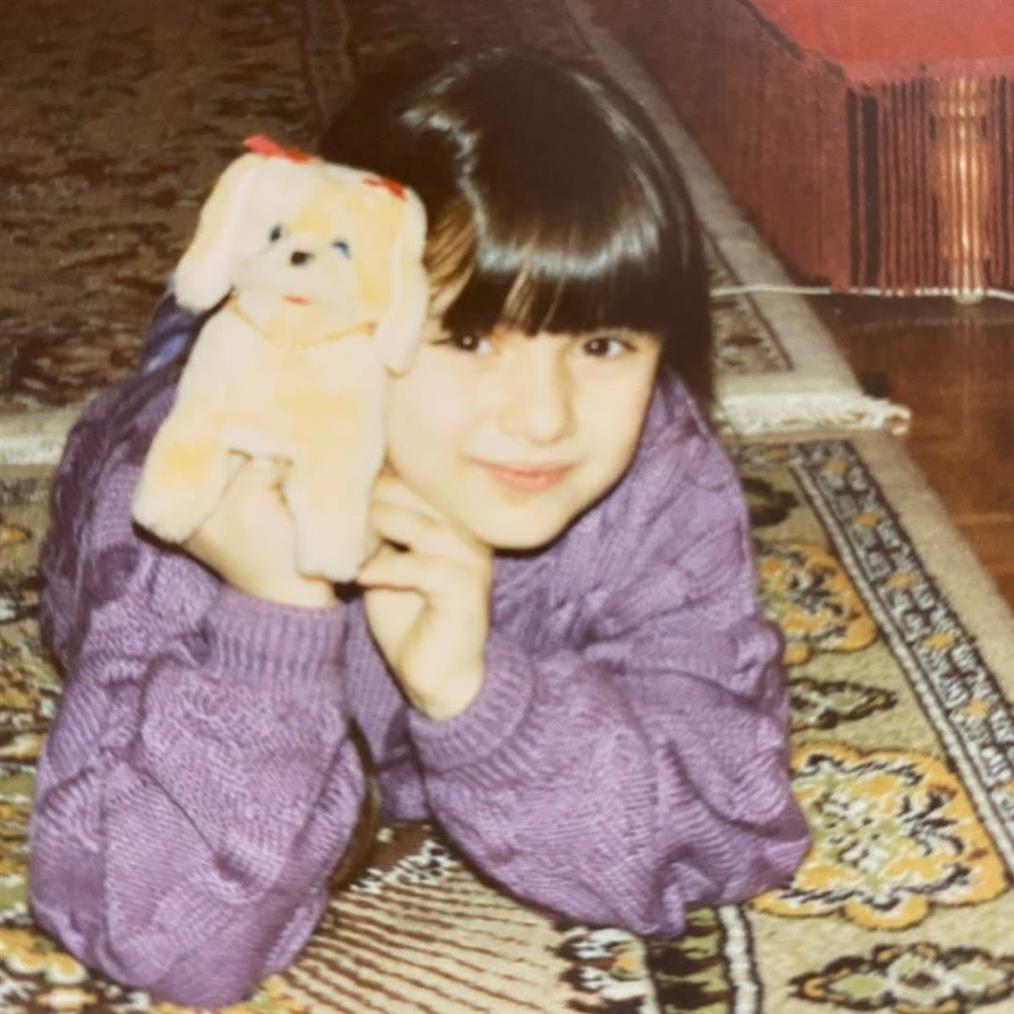 Αναγνωρίζετε το κοριτσάκι της φωτογραφίας; Είναι πολύ γνωστή Ελληνίδα παρουσιάστρια