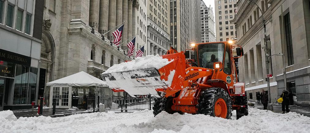 ΗΠΑ: Αυξάνονται οι νεκροί από τη χιονοκαταιγίδα - Περισσότερα από 800.000 νοικοκυριά στο σκοτάδι (εικόνες)