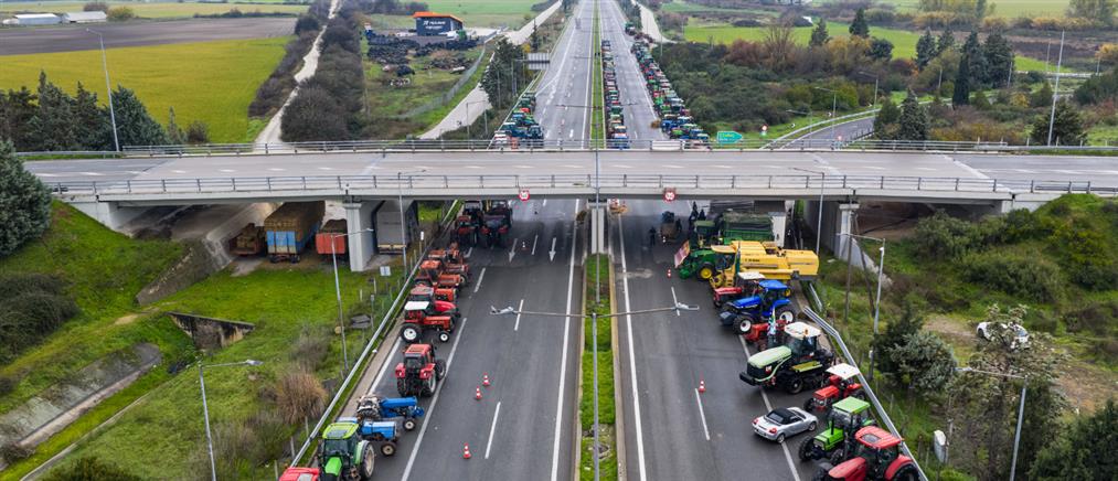 Παραμένει η κυκλοφοριακή ρύθμιση στο μπλόκο του Κάστρου Βοιωτίας