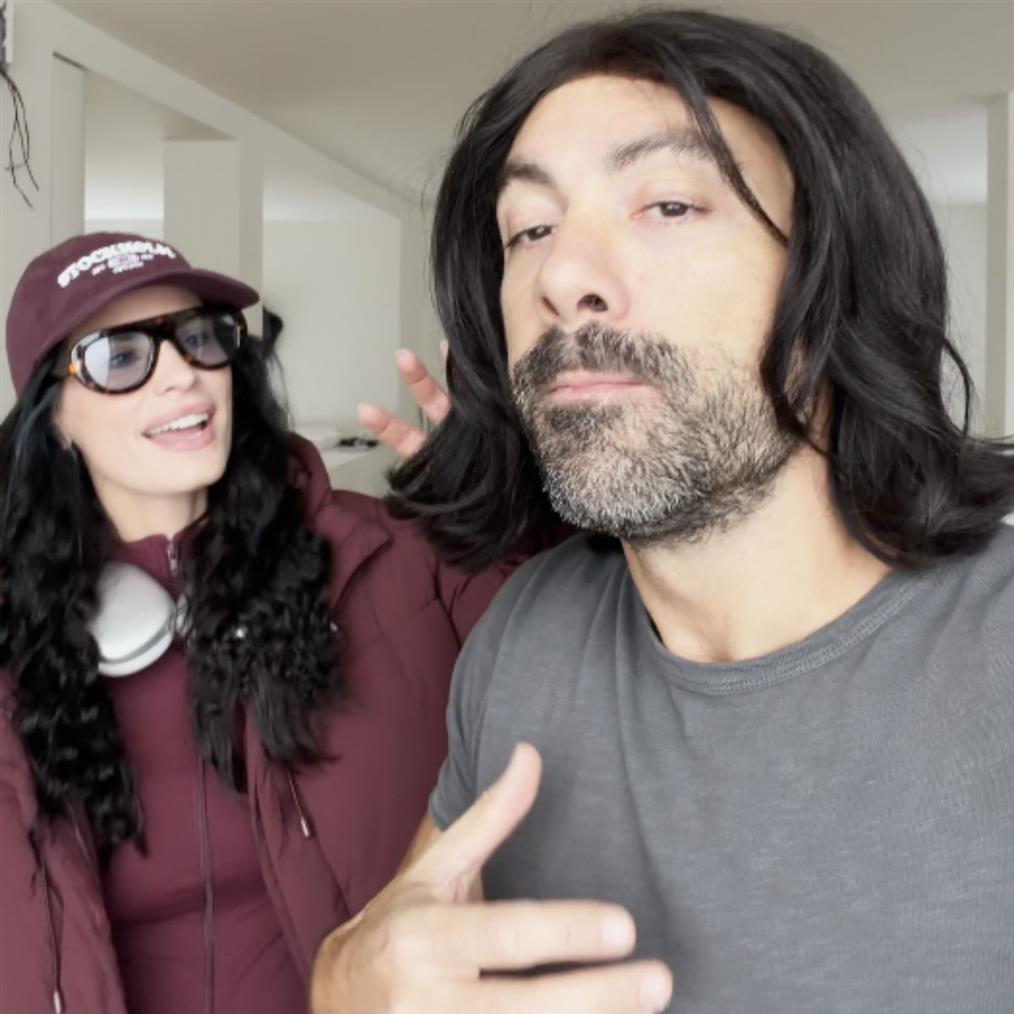 Σάκης Τανιμανίδης: Φόρεσε την περούκα της Χριστίνας Μπόμπα και τρόλαρε την εμφάνισή της στο Madwalk