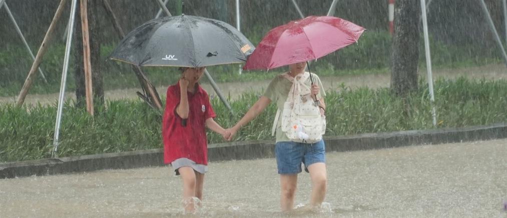 Βιετνάμ: Τουλάχιστον 13 νεκροί και 11 αγνοούμενοι, από τις πλημμύρες