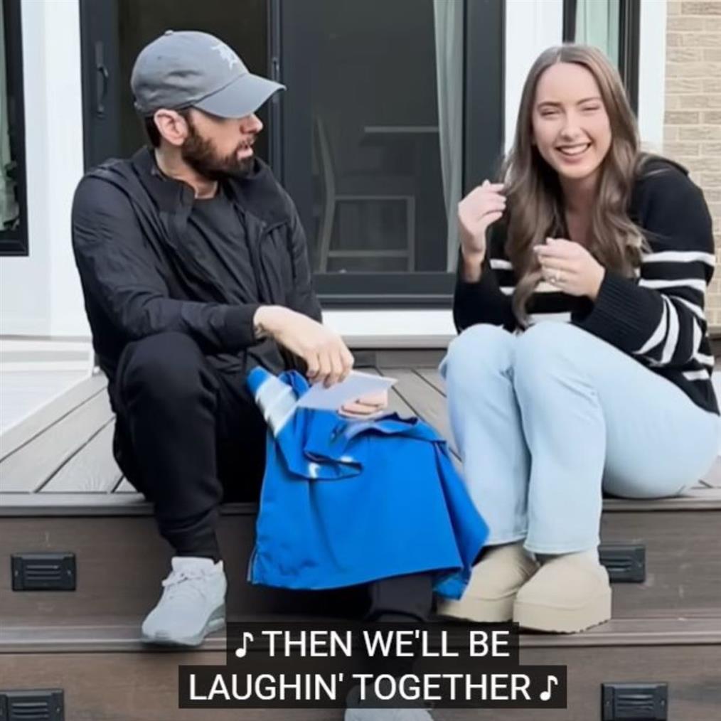 
Έμινεμ: Θα γίνει παππούς στα 51 του! Η αντίδρασή του όταν του το ανακοινώνει η κόρη του (Βίντεο)
