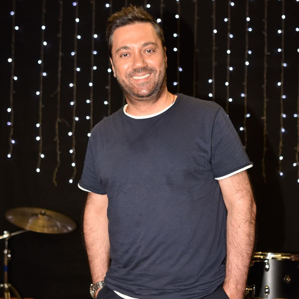 Γιώργος Θεοφάνους: Ξεκαθαρίζει για την ακύρωση της συναυλίας του στο Ναύπλιο και για την αμοιβή των 11.000 ευρώ