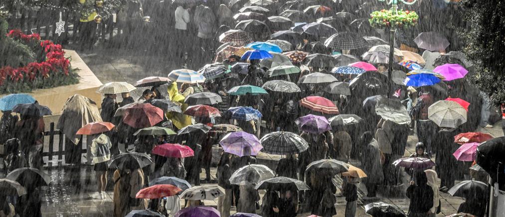 Κακοκαιρία Adel: Καταρρακτώδης βροχή στην Αττική - Προβλήματα στην κυκλοφορία